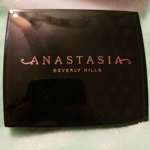 Anastasia Beverly Hills: Powered bronzer